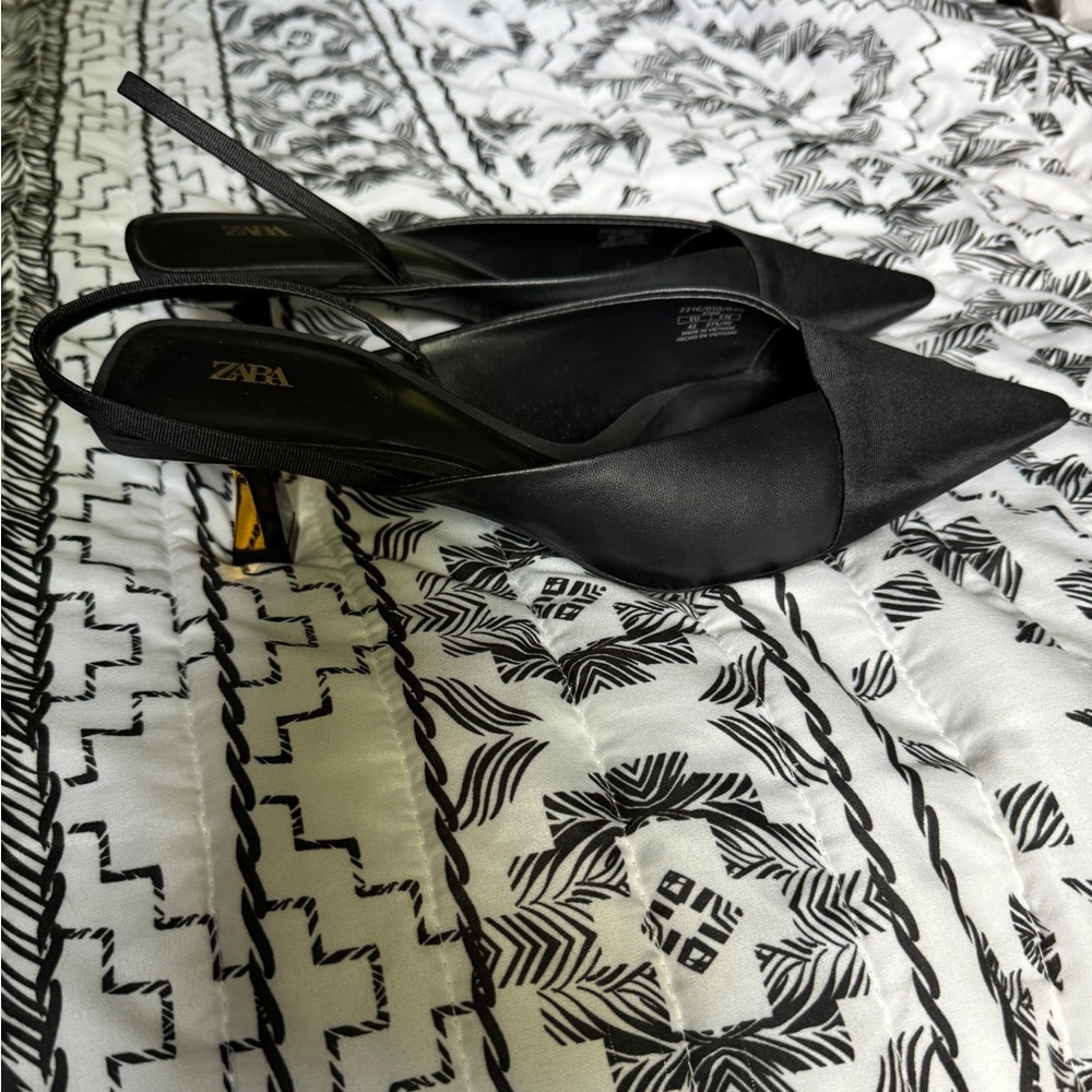 Zara black and gold sling back kitten heels new without tag